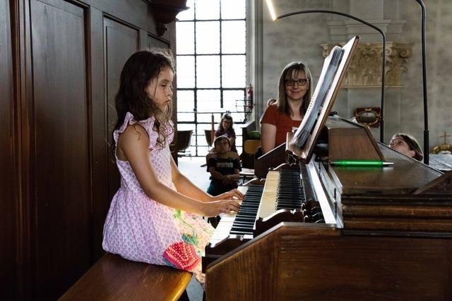 Kinderorgeltag in Waldkirch: Alles dabei vom Pfeifenbau bis zum selbst Musizieren