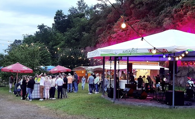 In stimmungsvoller Atmosphre wurde in...24. Weinfest zwei Tage lang gefeiert.   | Foto: Reiner Merz