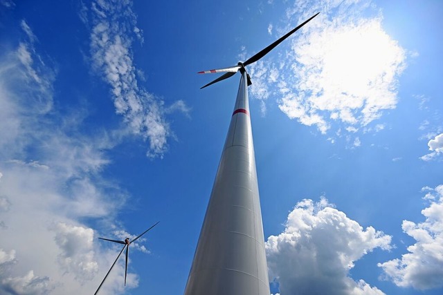 Windkraft: Wichtig fr die Energiewende, schdlich fr den Tourismus?   | Foto: Federico Gambarini (dpa)