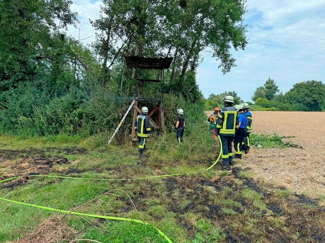 Der zerstrte Hochsitz  | Foto: Feuerwehr Neuried