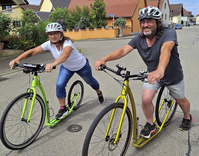 Thomas Zimber erfllt sich einen Kindh...siert das Rollern fr den guten Zweck.  | Foto: Christine Speckner