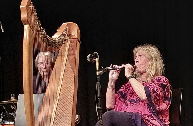 Barbara Gerdes spielt die Bombarde.   | Foto: Aloisia Zell