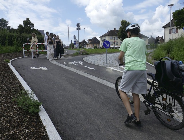 Absteigen und Rcksicht nehmen: Aufsti...ung in Richtung Kollmarsreuter Strae.  | Foto: Philipp Peters