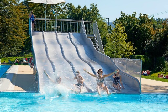 Die Wellenrutsche im Freizeitbadg  | Foto: GRAFIKTEAM WERBEAGENTUR GMBH