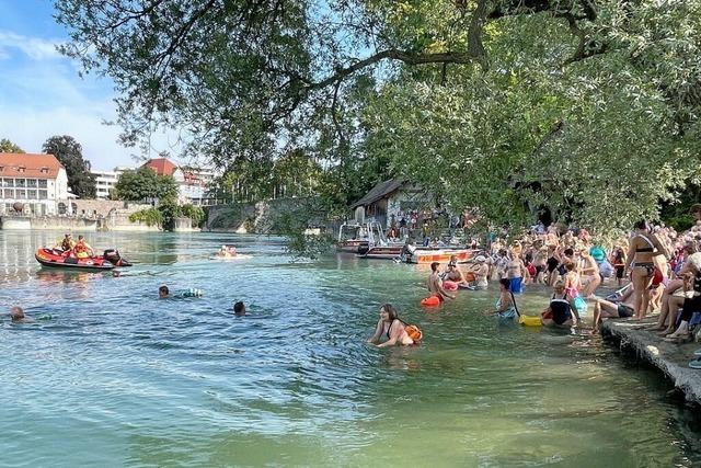 Am 11. August gehen die Rheinfelder gemeinsam im Rhein schwimmen