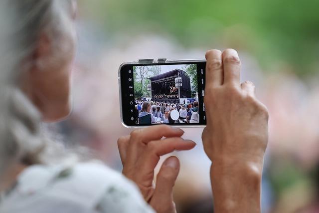 Verbraucherschtzer: "Fr Fotoaufnahmen mssen die Fotografierten ihre Einwilligung geben"
