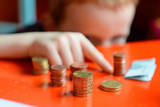 Ein Mllheimer Verein sammelt Spenden ...und Familien, die in Not geraten sind.  | Foto: Jens Kalaene (dpa)