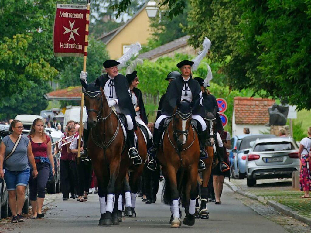 Umzug, Krnung, Erffnung – beim Markgrfler Weinfest, wei man, was man bekommt: eine neue Weinprinzessin und 300 verschiedene Tropfen aus der Region. Bis Montag wird nun gefeiert.