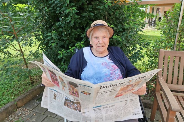 Maria Geppert aus Achkarren lebt seit ...ie heute noch gerne ein Glschen Wein.  | Foto: Christine Weirich