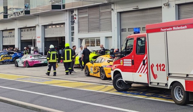 Rheinland-Pfalz, Nrburg: Bei der Expl...gers wurden etliche Menschen verletzt.  | Foto: Snke Brederlow (dpa)