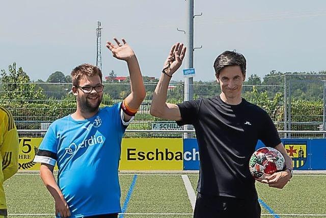 Martin Schmitt als Schiedsrichter - wie ein Geburtstagsgeschenk fr die Sportfreunde Eschbach