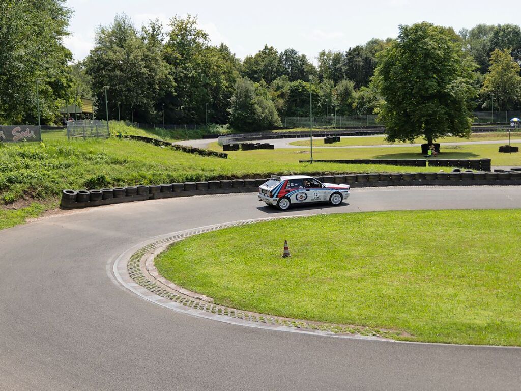 Die Tour am Freitag fhrte gleich zu Beginn ber die Kartbahn bei Teningen.