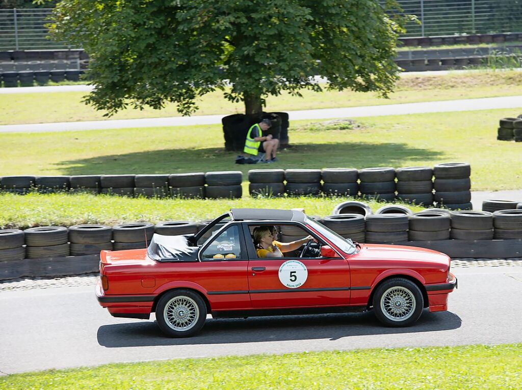 Die Tour am Freitag fhrte gleich zu Beginn ber die Kartbahn bei Teningen.