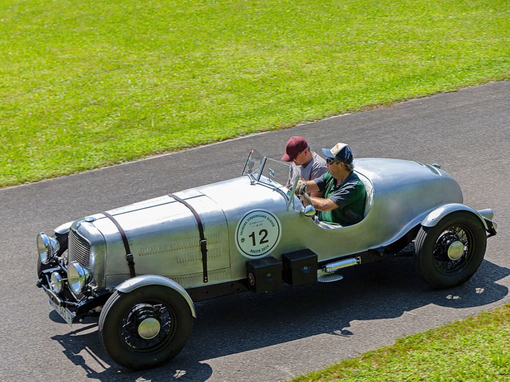 Die Tour am Freitag fhrte gleich zu Beginn ber die Kartbahn bei Teningen.