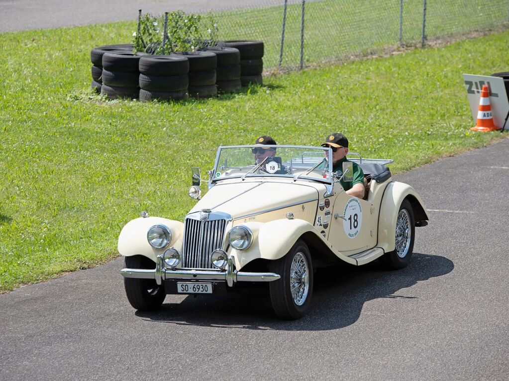 Die Tour am Freitag fhrte gleich zu Beginn ber die Kartbahn bei Teningen.