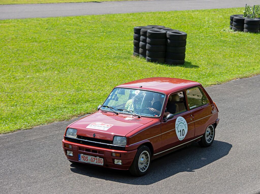 Die Tour am Freitag fhrte gleich zu Beginn ber die Kartbahn bei Teningen.