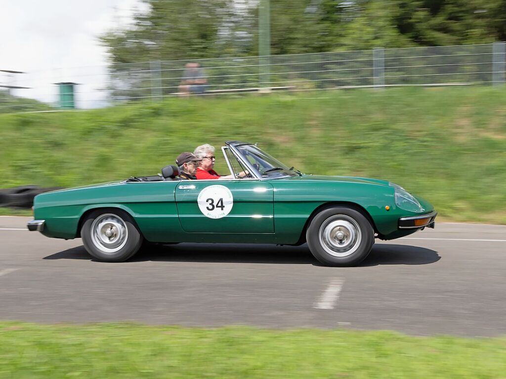 Die Tour am Freitag fhrte gleich zu Beginn ber die Kartbahn bei Teningen.