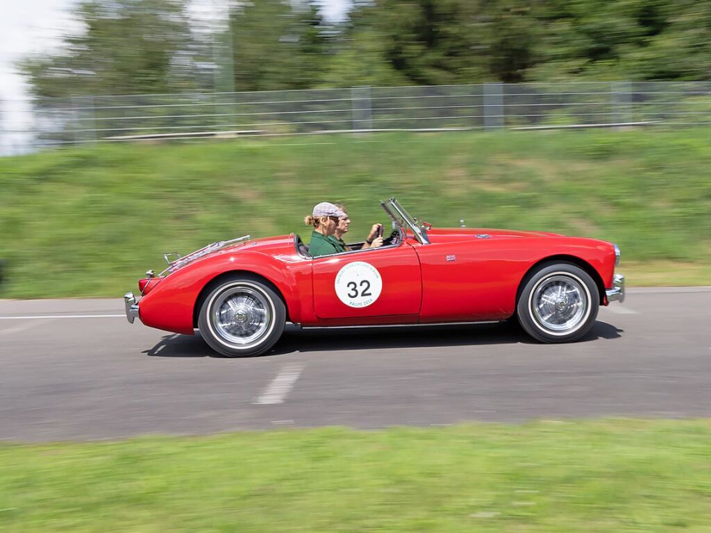 Die Tour am Freitag fhrte gleich zu Beginn ber die Kartbahn bei Teningen.