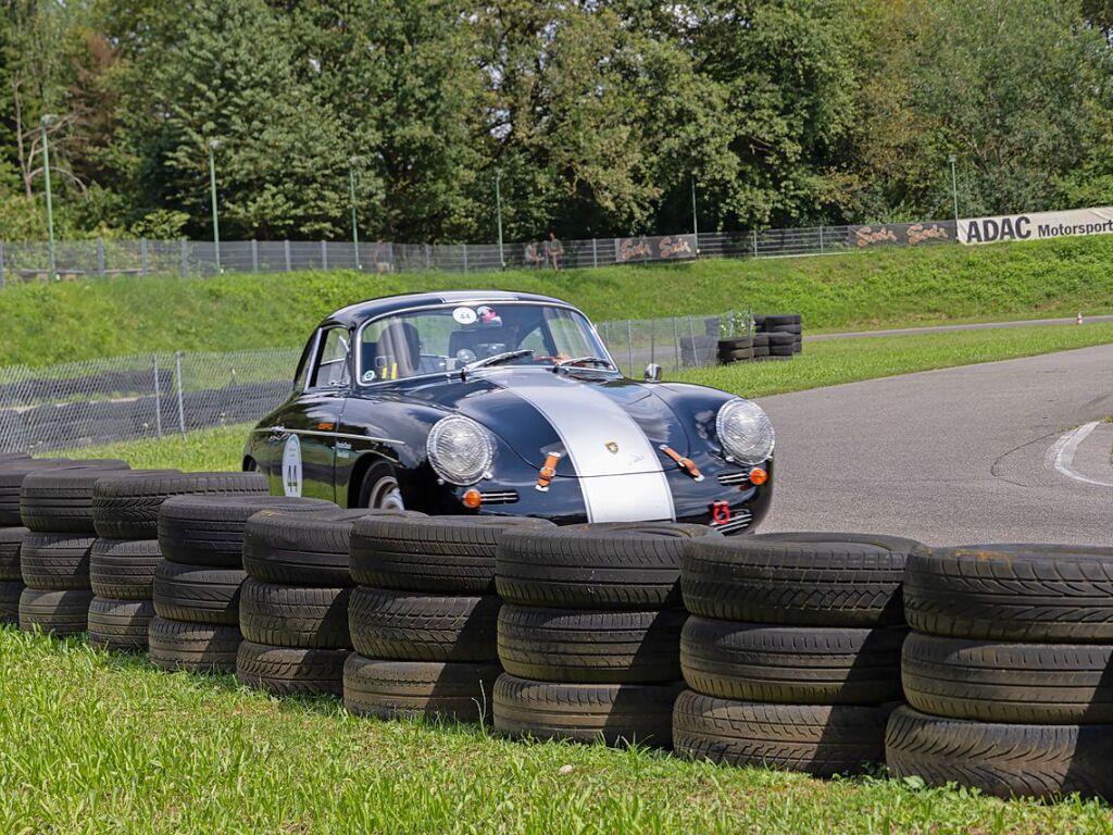 Die Tour am Freitag fhrte gleich zu Beginn ber die Kartbahn bei Teningen.