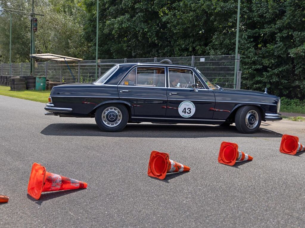 Die Tour am Freitag fhrte gleich zu Beginn ber die Kartbahn bei Teningen.