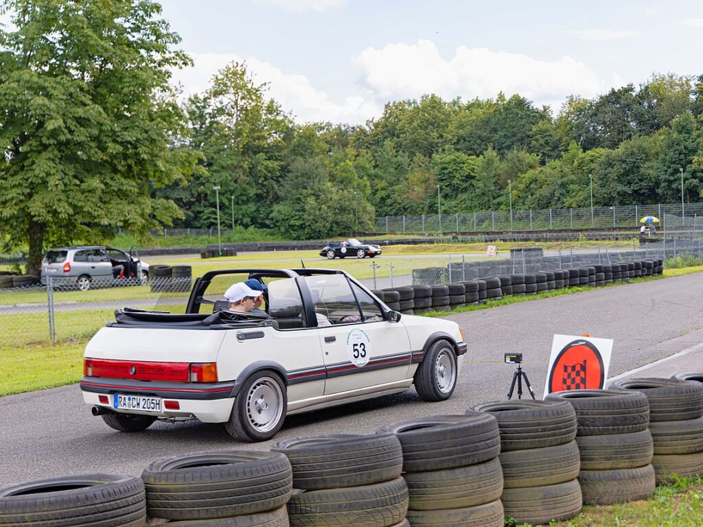 Die Tour am Freitag fhrte gleich zu Beginn ber die Kartbahn bei Teningen.