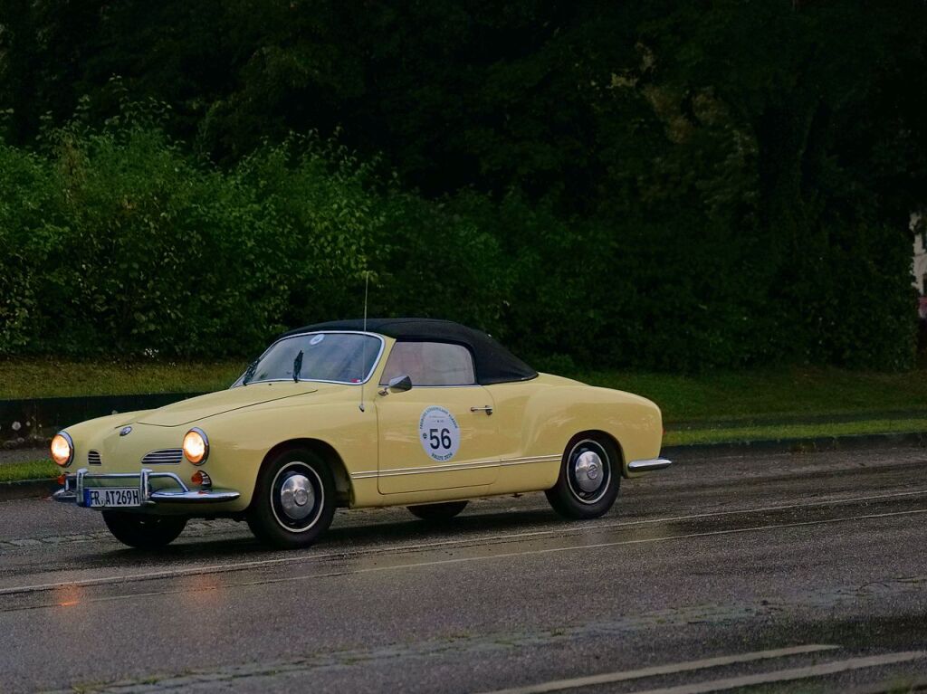 Stempelkontrolle auf dem Sportgelnde in Stegen. Anschlieend ging es bei Regen weiter zum Freiburger Mnsterplatz