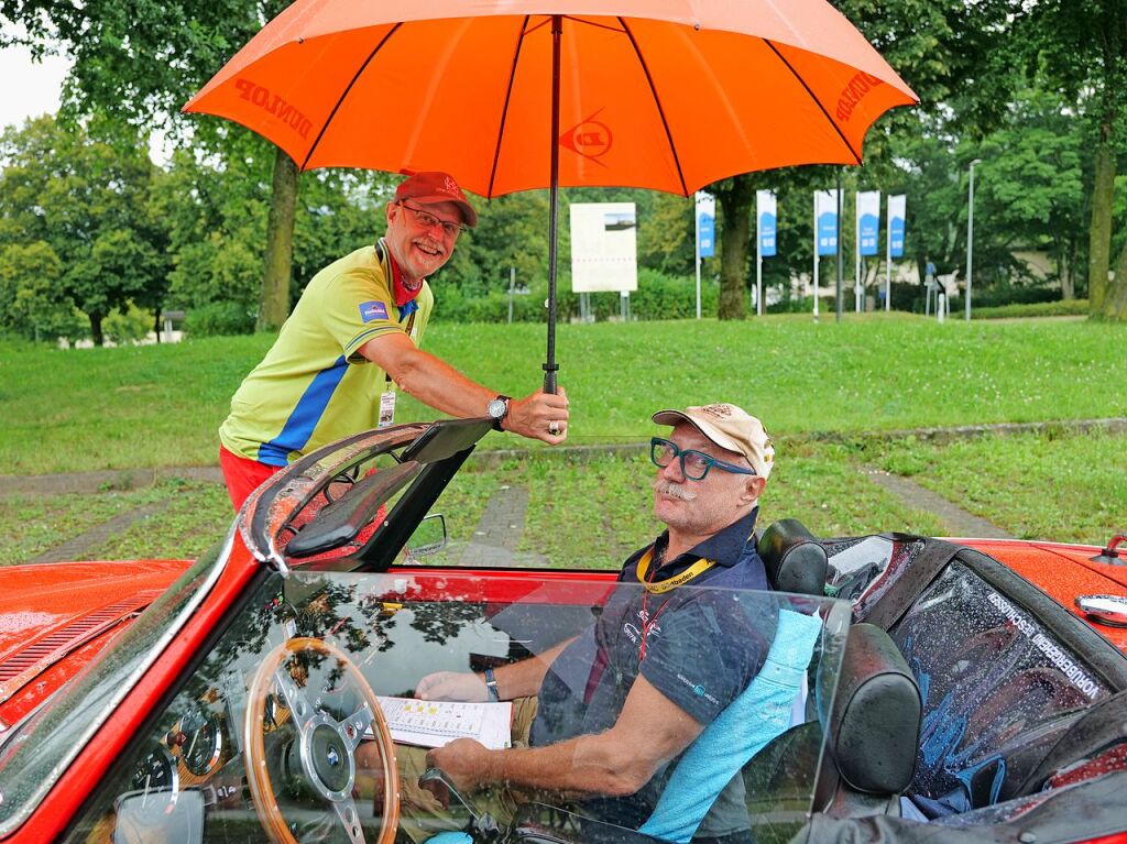 Stempelkontrolle auf dem Sportgelnde in Stegen im Dreisamtal: Die Tour fhrte am Freitag von Freiburg ber Emmendingen und das Kinzigtal und Dreisamtal zurck nach Freiburg.