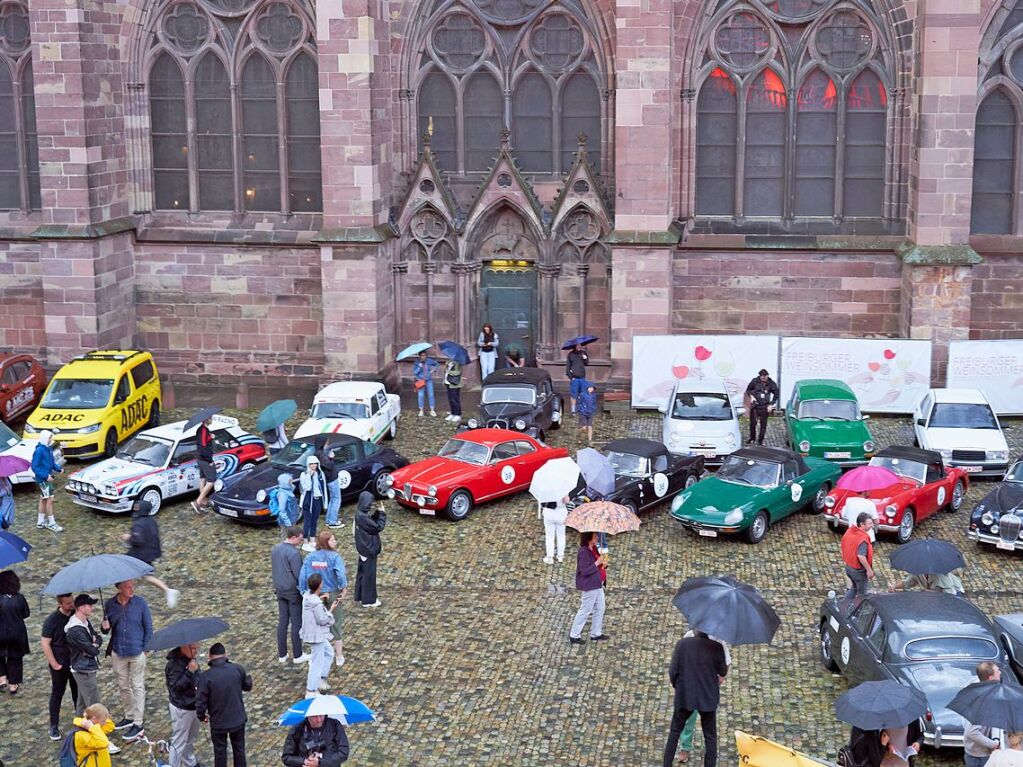 Zieleinfahrt am Freitag am Mnsterplatz in Freiburg – nach der Tour ber Emmendingen, Kinzigtal, den Hochschwarzwald und das Dreisamtal.