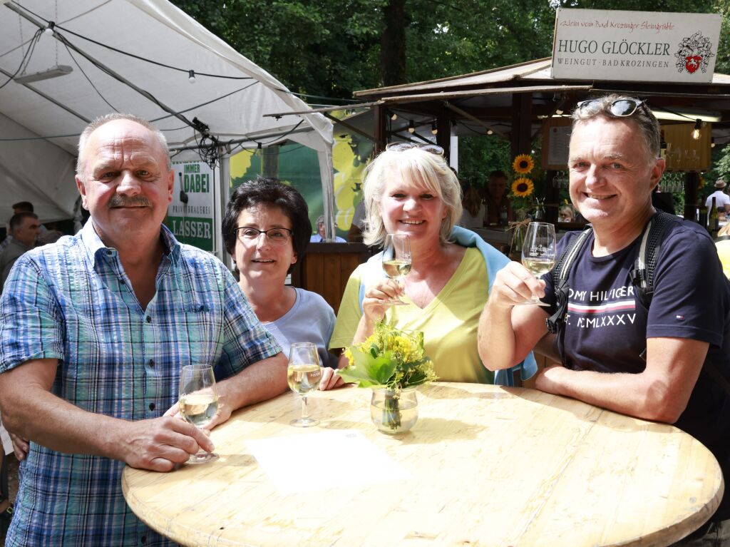 Umzug, Krnung, Erffnung – beim Markgrfler Weinfest, wei man, was man bekommt: eine neue Weinprinzessin und 300 verschiedene Tropfen aus der Region. Bis Montag wird nun gefeiert.