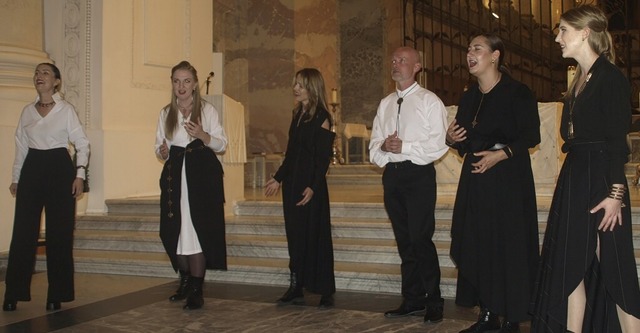 Das sechskpfige lettische A-cappella-...ikum im St. Blasier Dom in Verzckung.  | Foto: Karin Stckl-Steinebrunner