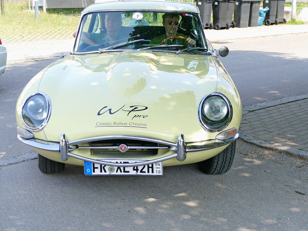 Die  Startnummer 7 kommt aus Freiburg - ein frher Jaguar E-Type der Serie 1 von 1966.