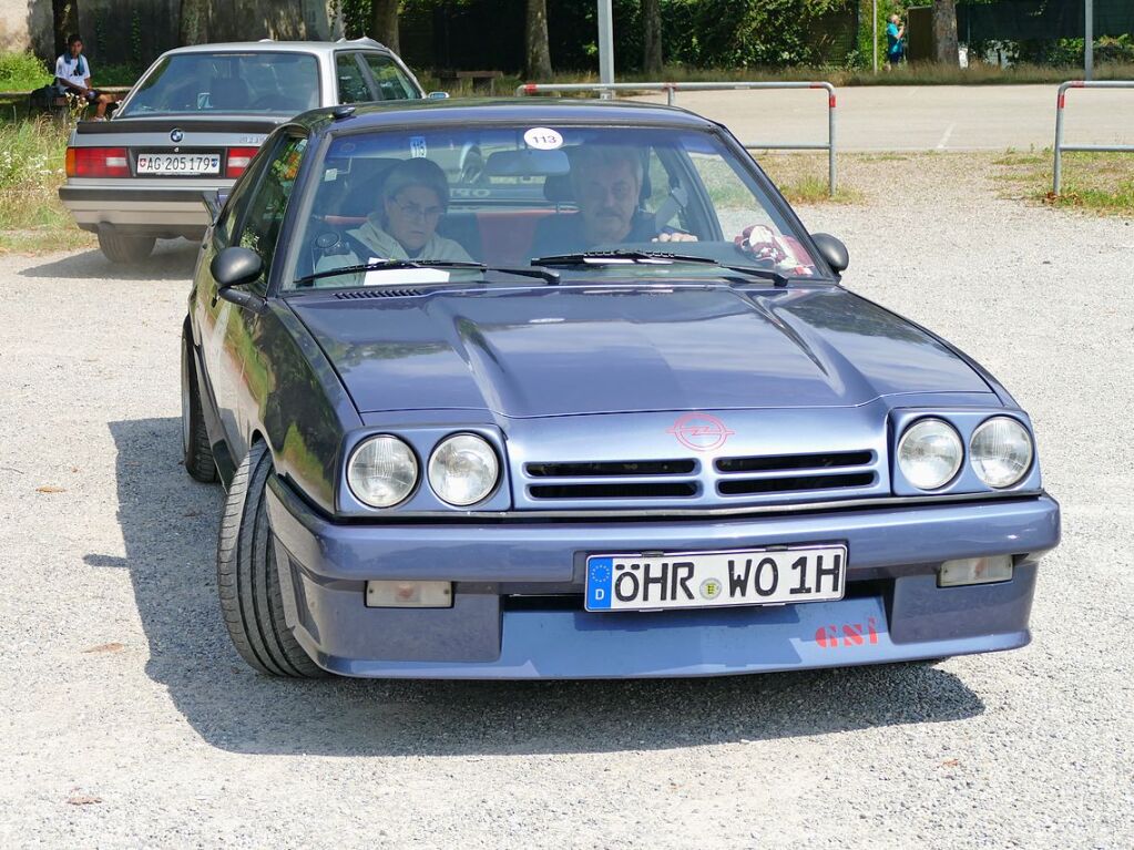 Jahrelang hat Wolfgang Bastl mit seiner Frau Monika nach einem Opel Manta B GSI gesucht. Dieser ist von 1988. Seinen alten Manta hatte er vor Jahren verkauft. Jetzt hat er wieder einen - gleiches Modell, gleiche Ausstattung, gleiche Farbe.