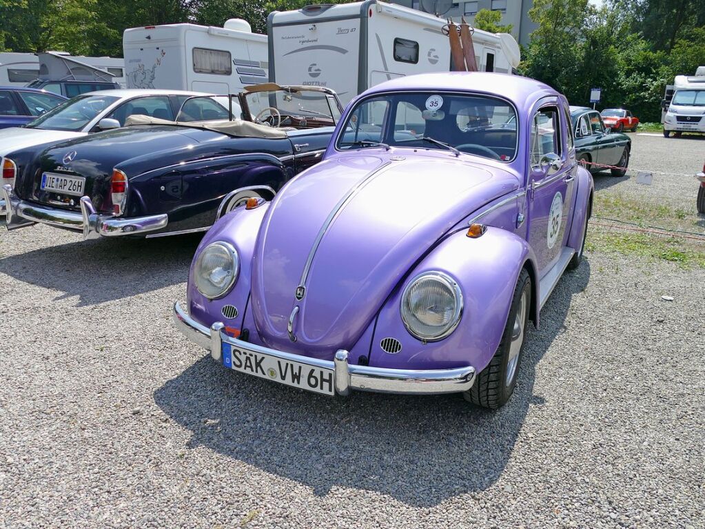 Ein 1960er Rechteck-Kfer Typ 111 mit 1124 Kubikzentimetern. Die Farbe, die an die VW-Buggys erinnert, hat der luftgekhlte Krabbler wahrscheinlich in den 1970ern bekommen.