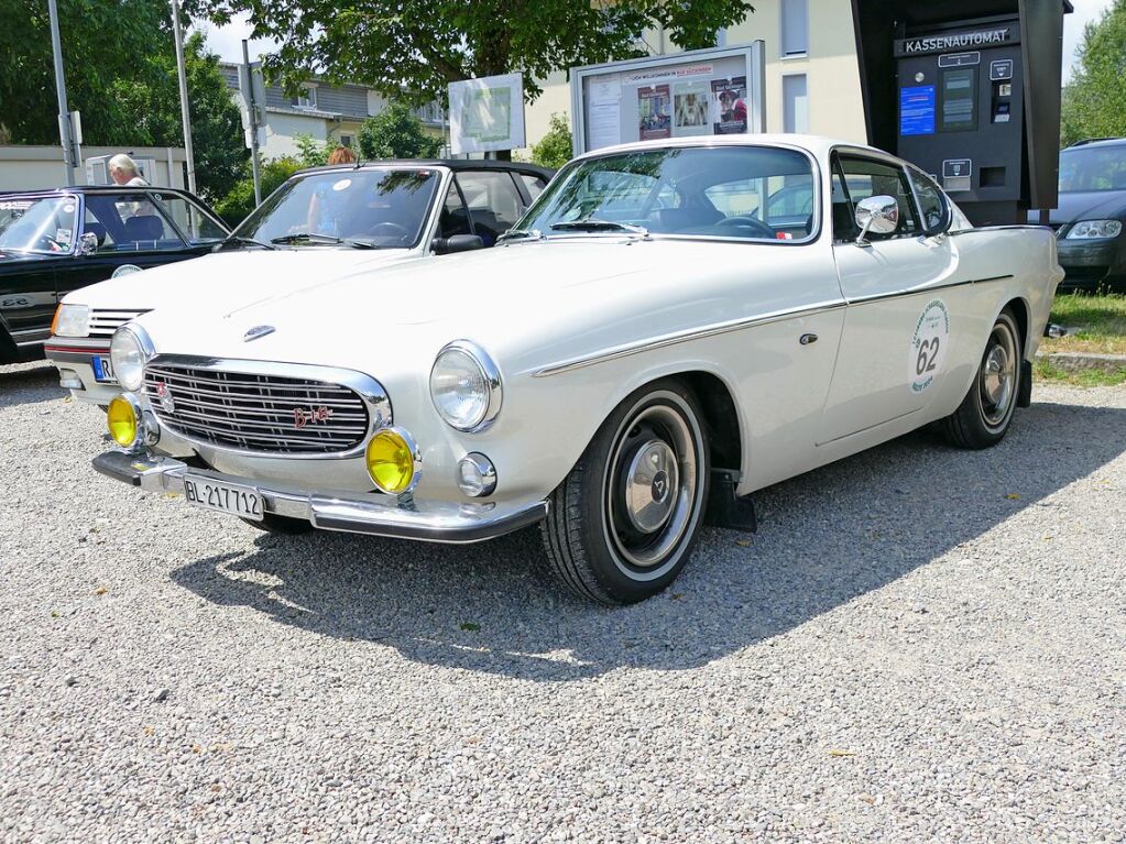 Eine schwedische Schnheit:  ein Volvo P1800 S von 1968 mit 103 PS. Schwedische Exemplare erkennt man im Gegensatz zu den in Grobritannien gebauten Exemplaren von Jensen an der geraden Zierleiste an der Seite.