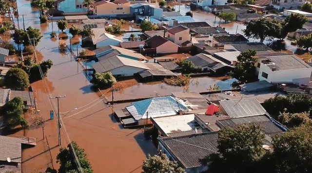 Eine private Aufnahme zeigt die Folgen...ilianischen Stadt Canoas.<Fett></Fett>  | Foto: Privat