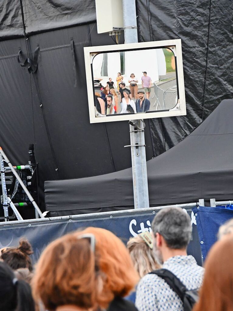 Der Schweizer Singer-Songwriter Faber und Gina t als Support beim Stimmen-Finale auf dem Vitra Campus in Weil am Rhein