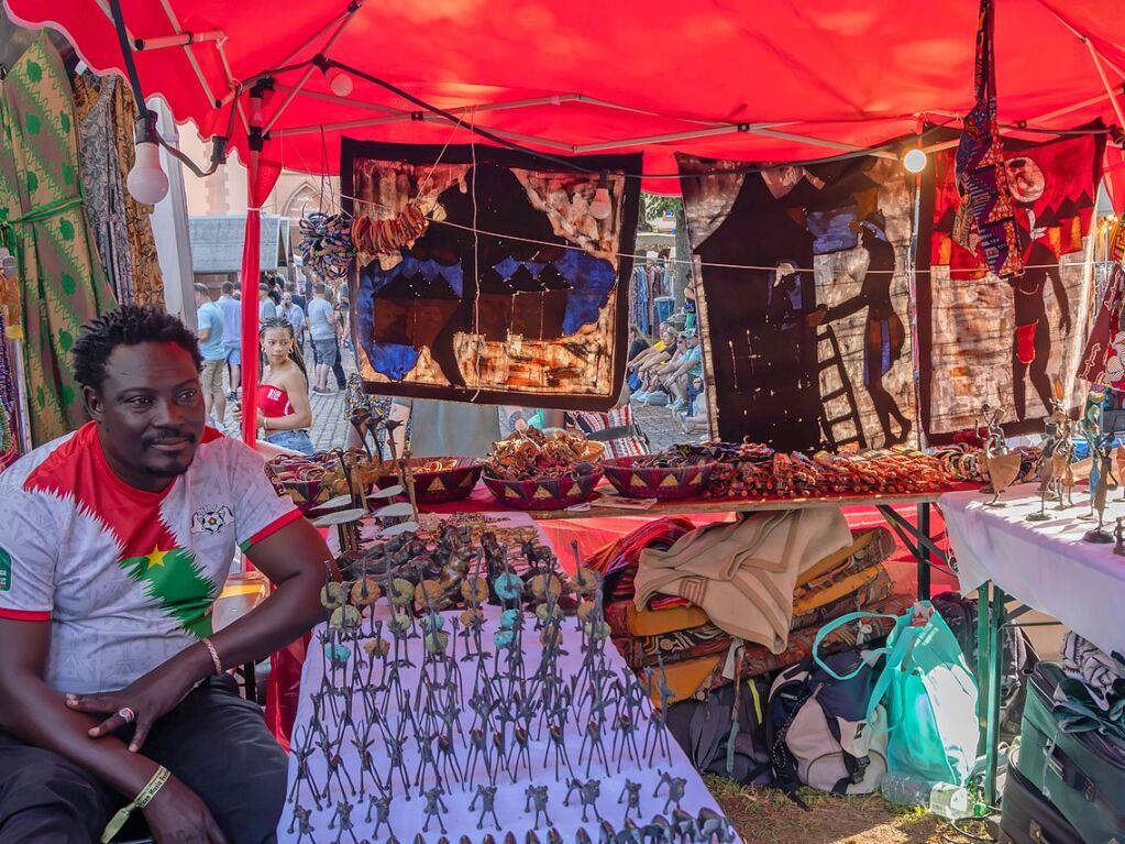 Der Basar gehrt zu den festen Bestandteilen des viertgigen Festivals.