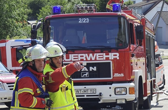 Im Ernstfall muss es schnell gehen. Da...ch Hose und Schuhe zusammen angezogen.  | Foto: Anna-Lena Lauber