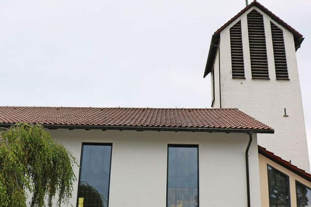 Am Dach der Pauluskirche gibt es undic...sser. Eine Sanierung ist unerlsslich.  | Foto: Martha Weishaar