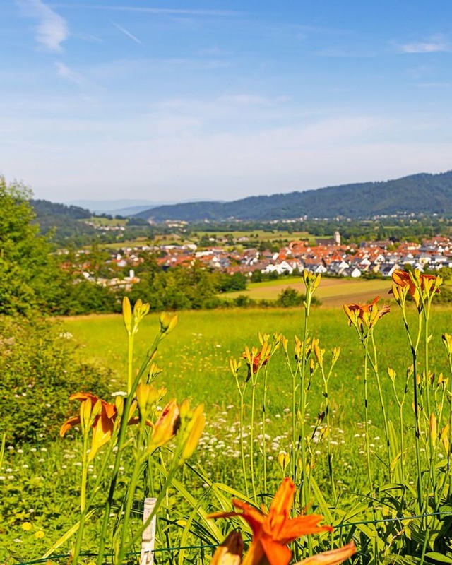 Der Blick von der Pilgergaststtte am Giersberg lockt Besucher.  | Foto: Hubert Gemmert