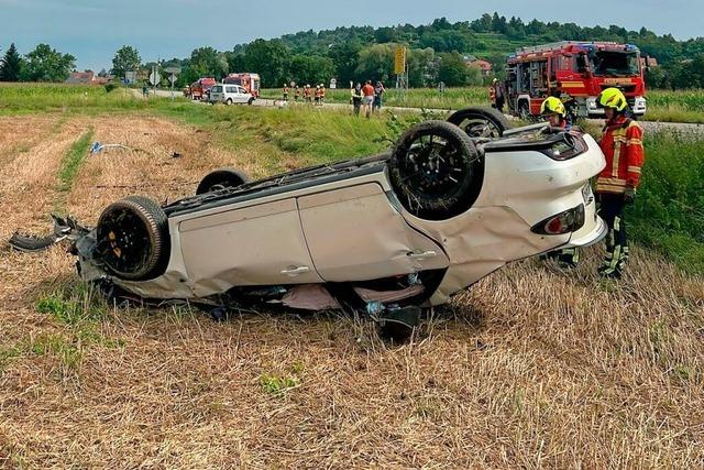 Unfall auf der alten B3 bei Herbolzheim – Feuerwehr mit 28 Krften im Einsatz