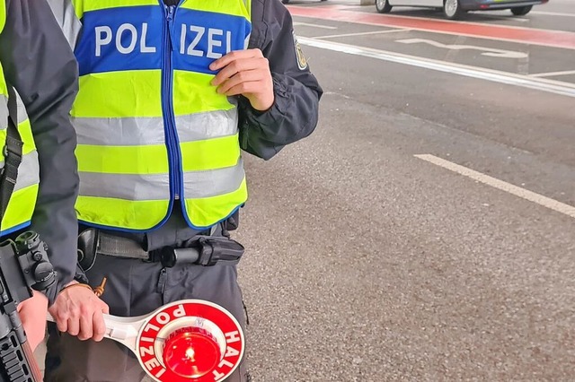 Die Polizei erwischte den Gesuchten an der Grenze.  | Foto: Stefan Ammann