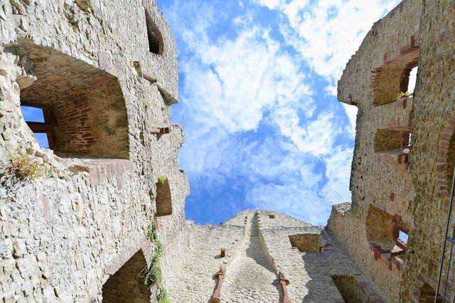 Die mittelalterlichen Mauerreste der Burg Landeck  | Foto: Rita Eggstein