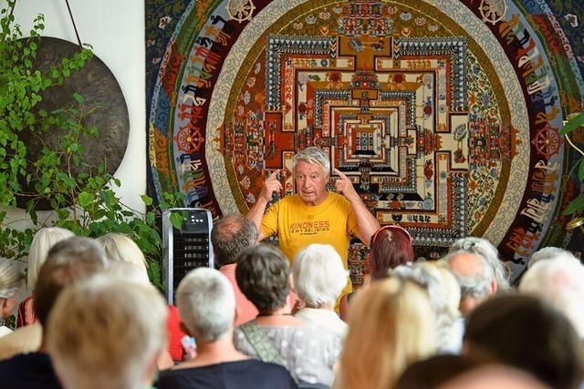 Zu Besuch bei Wilfried Pfeiffer, der die tibetische Denkweise nach Freiburg gebracht hat