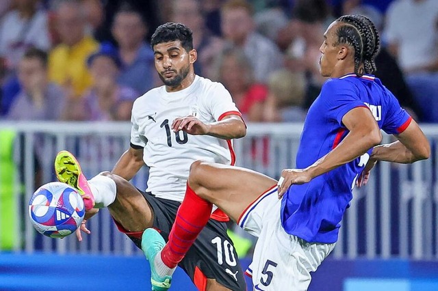 Kiliann Sildillia (rechts) im Duell mit dem gypter Ibrahim Adel  | Foto: IMAGO/Ayman Aref