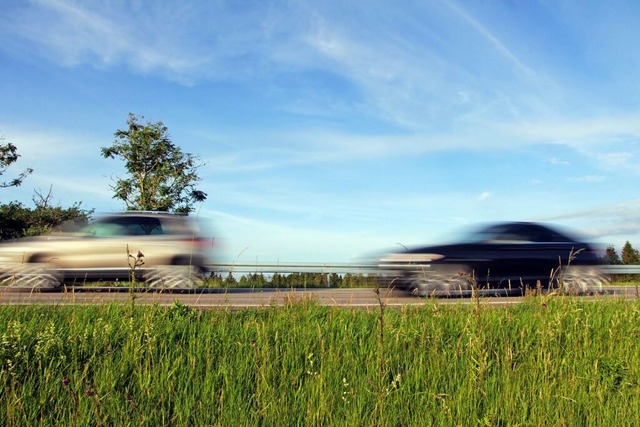 Mit einem schwarzen Audi war der Mann ...deswegen nun vor Gericht (Symbolbild).  | Foto: Astrid Gast (Adobe Stock)