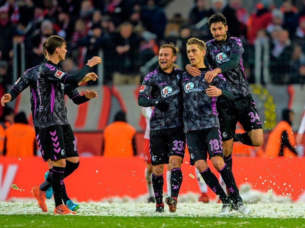 10.12.2017: Kln – Freiburg 3:4: Das Schneespiel von Kln wird fr Spieler und Zuschauer immer im Gedchtnis bleiben. Der Moment, als Nils Petersen den zweiten Elfmeter in der Nachspielzeit im Klner Tor versenkt und das Spiel entscheidet: Wahnsinn.