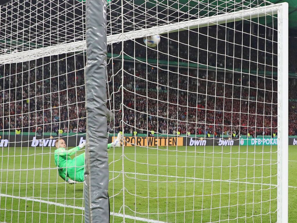 21.5.2022:  SC Freiburg – RB Leipzig 3:5 Das Pokalfinale in Berlin ist und bleibt ein emotionaler Hhepunkt in der SC-Historie. Auch, wenn die Freiburger dieses Endspiel verloren. Ein Grund dafr war der verschossene Elfmeter von Ermedin Demirovic.