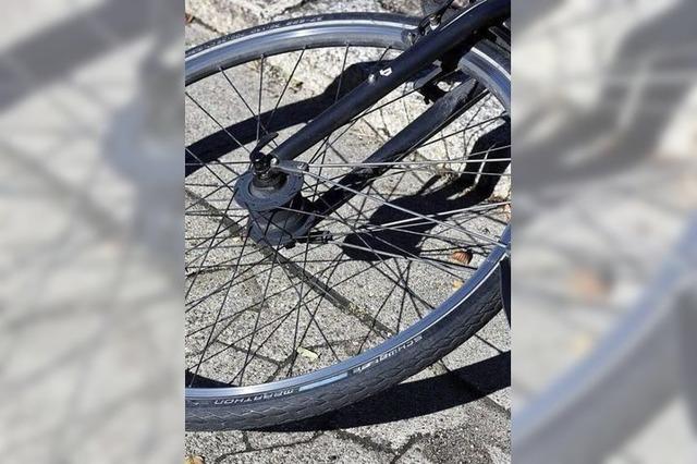 80-Jhriger fhrt wohl zu schnell und rammt Kind auf Fahrrad in Freiburg