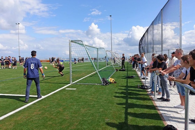 Die neue Sportanlage mit dem Kunstrase...r Region setzen  auf Kunstrasenpltze.  | Foto: Verein